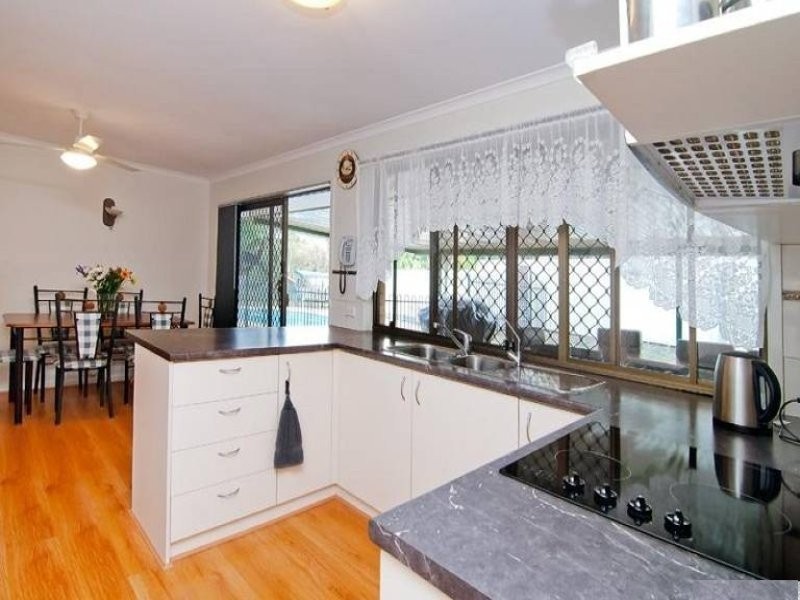 6 CYDONIA CT, Regents Park QLD 4118