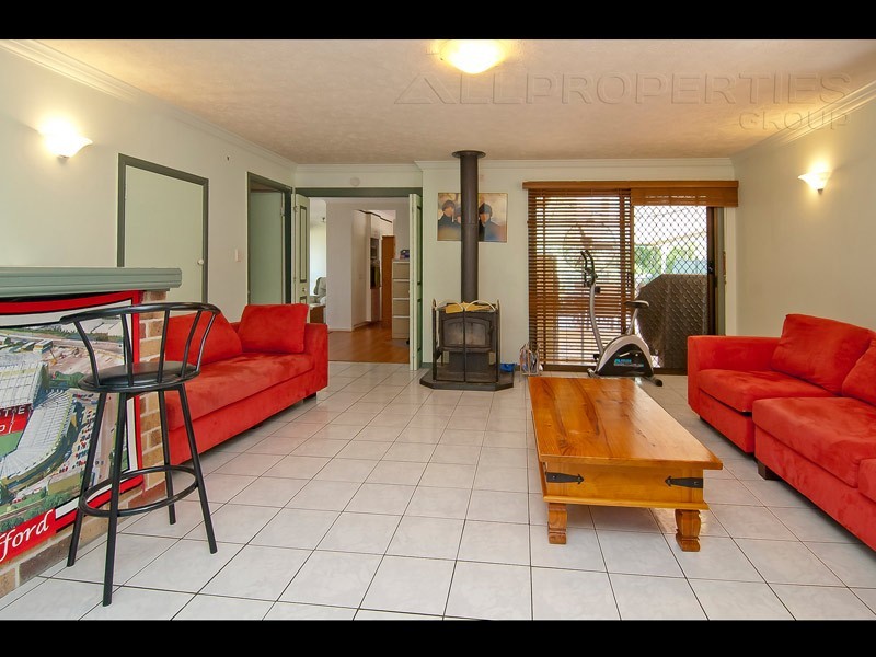 6 CYDONIA CT, Regents Park QLD 4118