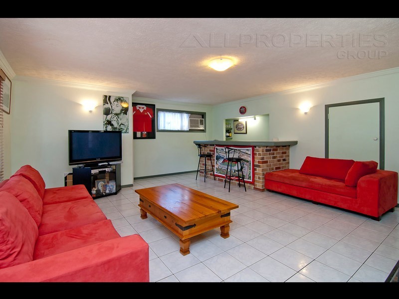 6 CYDONIA CT, Regents Park QLD 4118