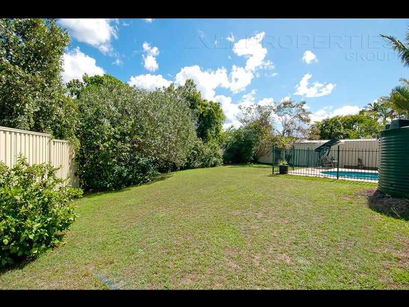 6 CYDONIA CT, Regents Park QLD 4118