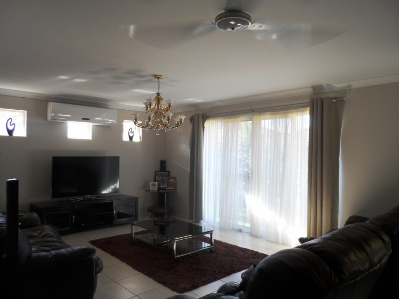 13 Rowan Street, Heathwood QLD 4110