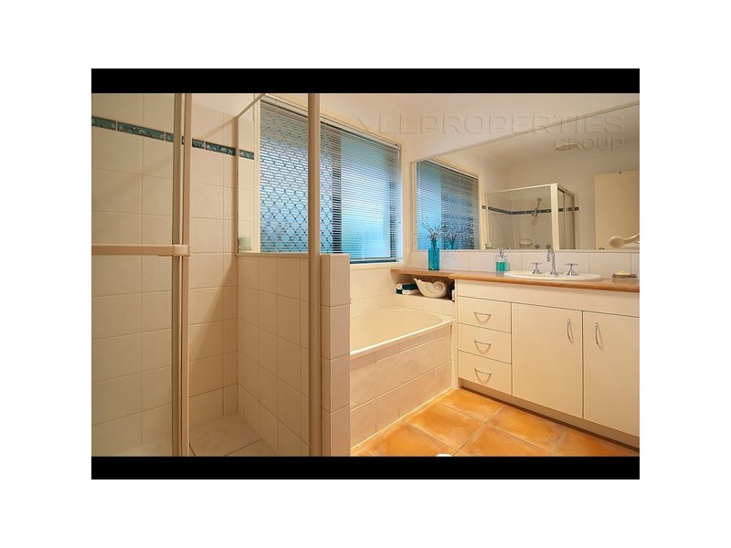 102 Lake Eyre Cres, Parkinson QLD 4115