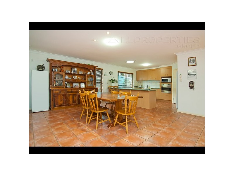 102 Lake Eyre Cres, Parkinson QLD 4115