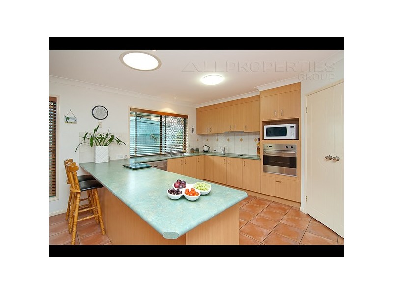 102 Lake Eyre Cres, Parkinson QLD 4115