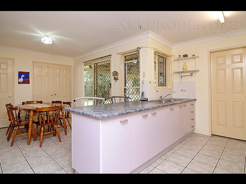 16 Foxdale Court, Waterford West QLD 4133