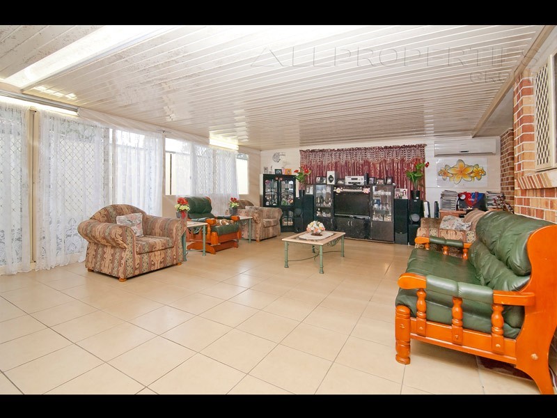 18 GEANEY BOULEVARD, Crestmead QLD 4132
