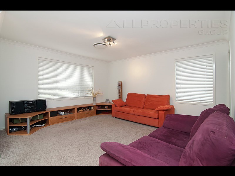 91 Parkwood Drive, Heathwood QLD 4110