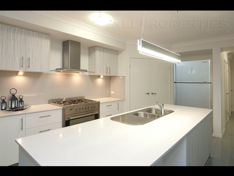 7-11 Cedarwood Close, Woodhill QLD 4285