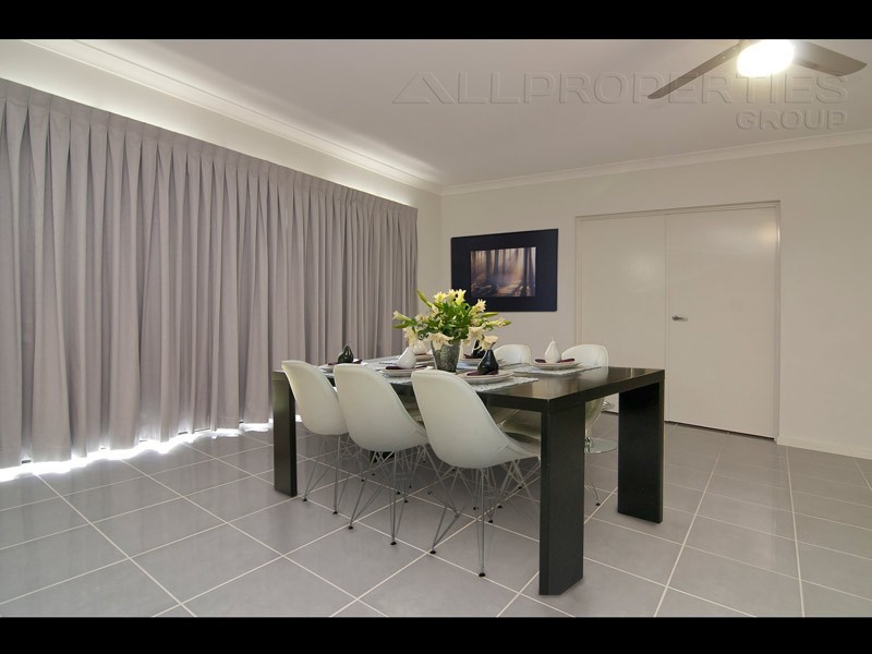 7-11 Cedarwood Close, Woodhill QLD 4285