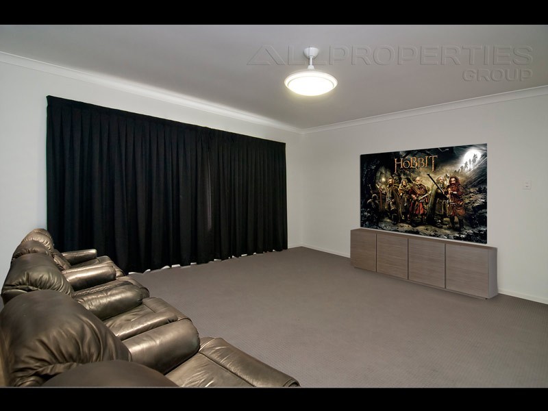 7-11 Cedarwood Close, Woodhill QLD 4285