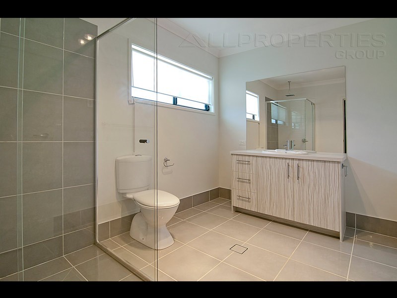 7-11 Cedarwood Close, Woodhill QLD 4285