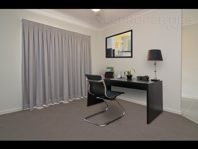 7-11 Cedarwood Close, Woodhill QLD 4285