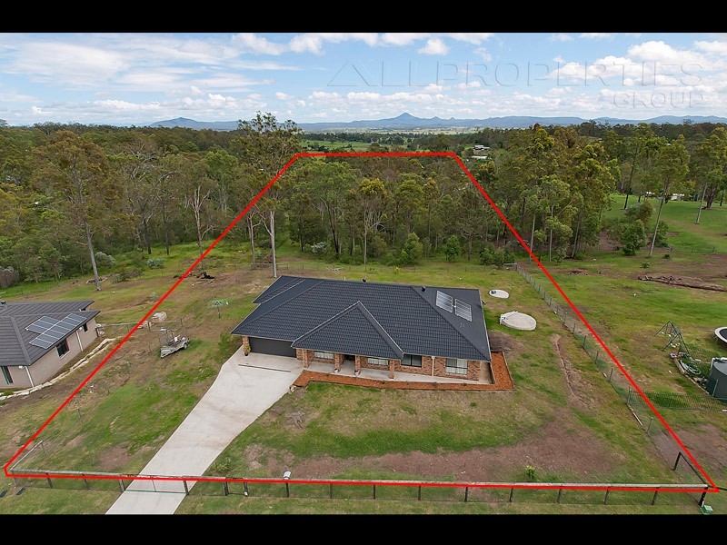 7-11 Cedarwood Close, Woodhill QLD 4285