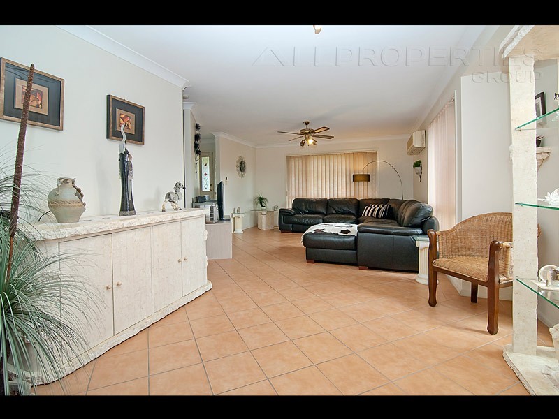 12 Rundell St, Crestmead QLD 4132