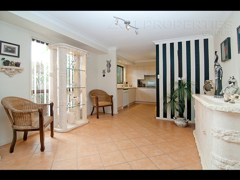 12 Rundell St, Crestmead QLD 4132