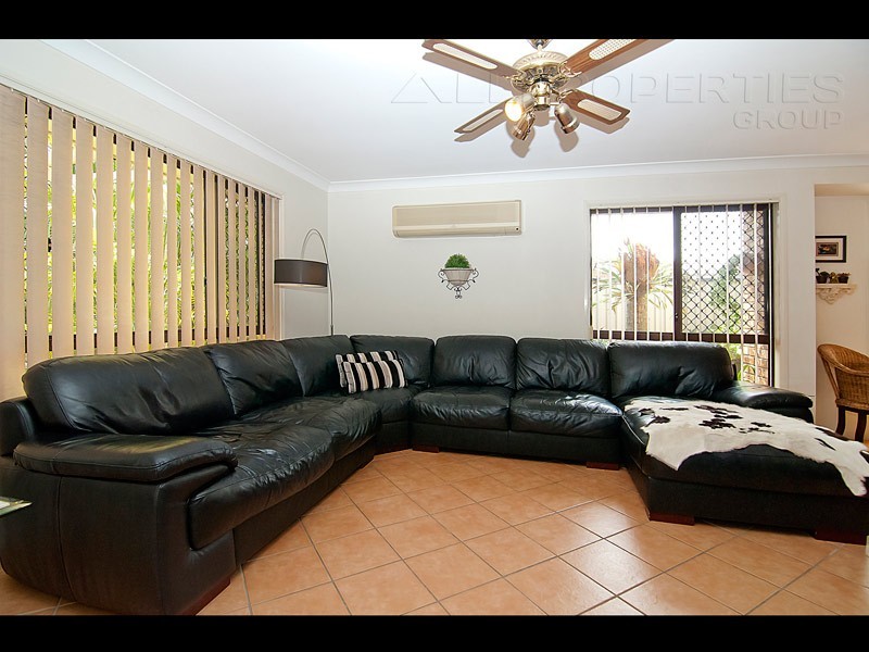 12 Rundell St, Crestmead QLD 4132