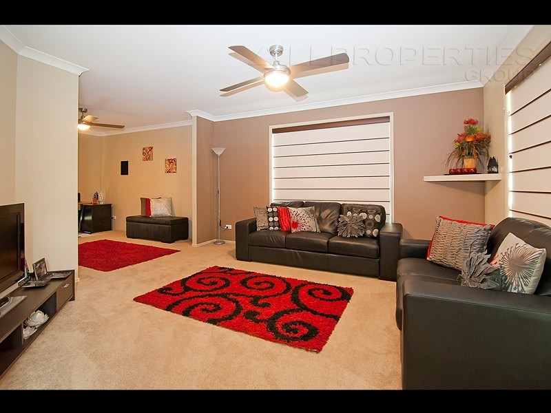48 Newland Cres, Parkinson QLD 4115