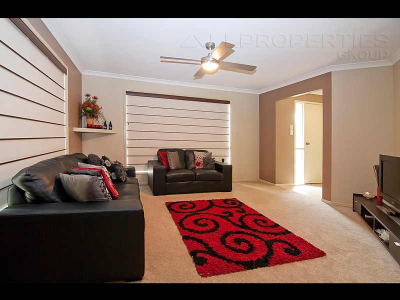 48 Newland Cres, Parkinson QLD 4115