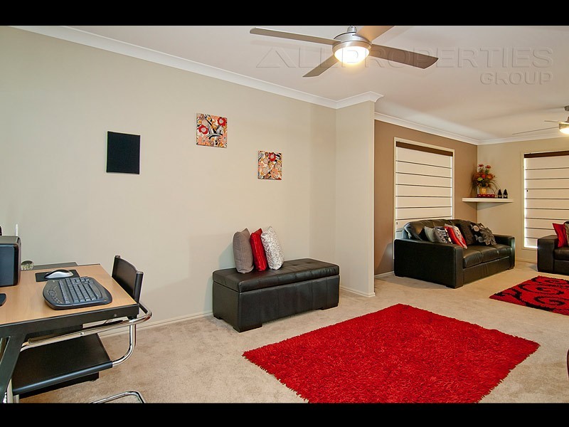48 Newland Cres, Parkinson QLD 4115