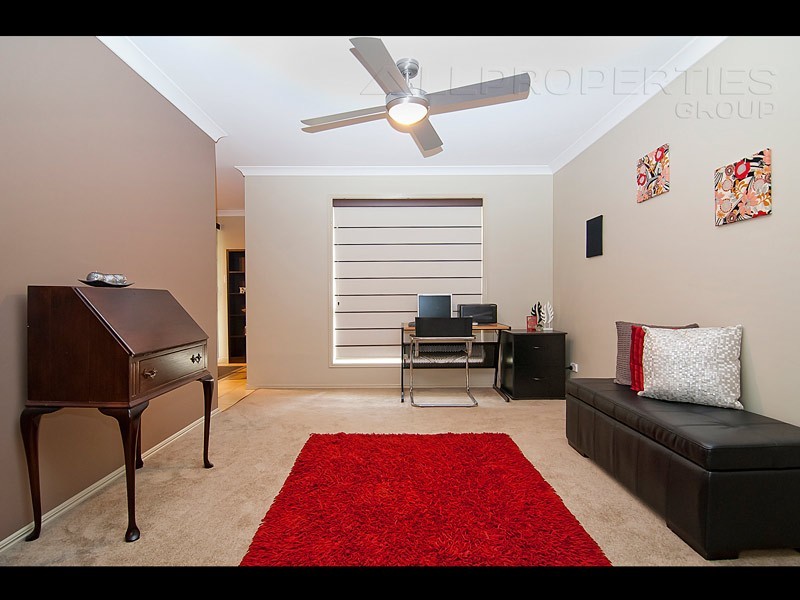 48 Newland Cres, Parkinson QLD 4115
