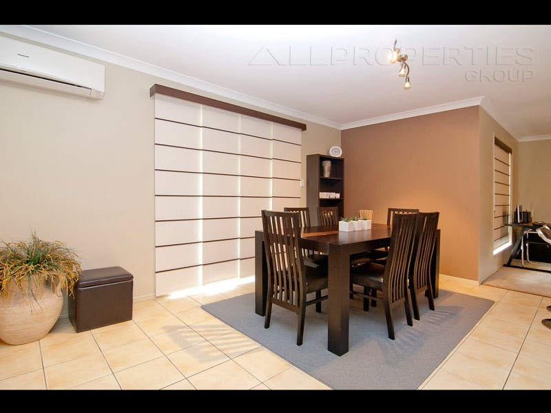 48 Newland Cres, Parkinson QLD 4115