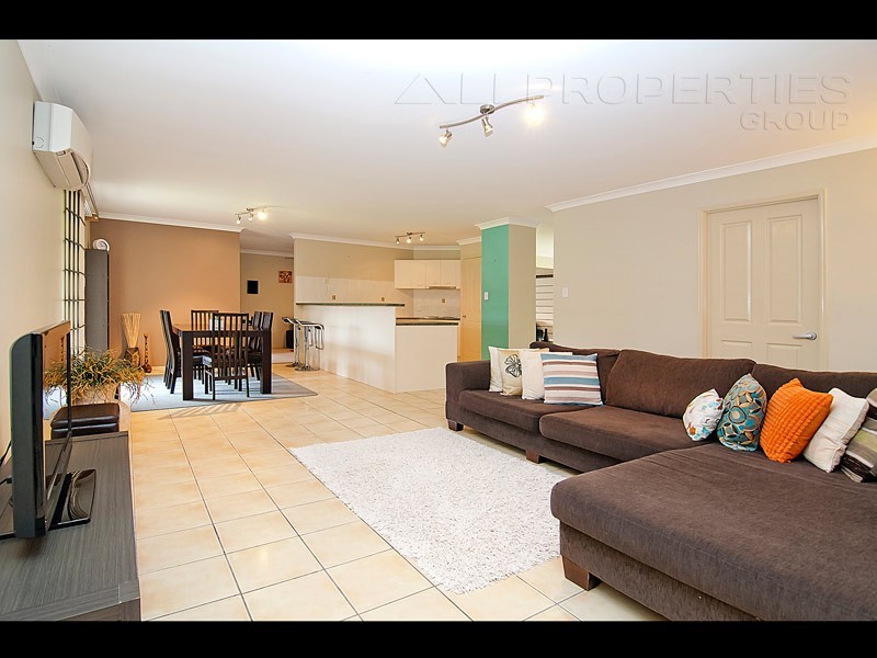 48 Newland Cres, Parkinson QLD 4115