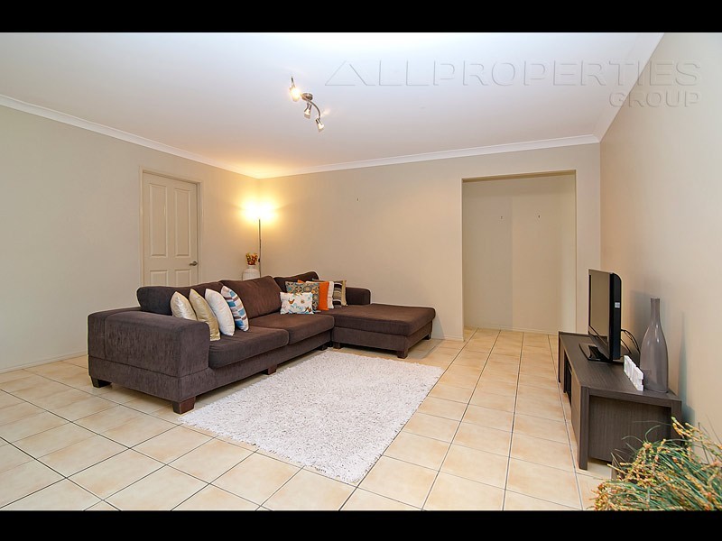 48 Newland Cres, Parkinson QLD 4115