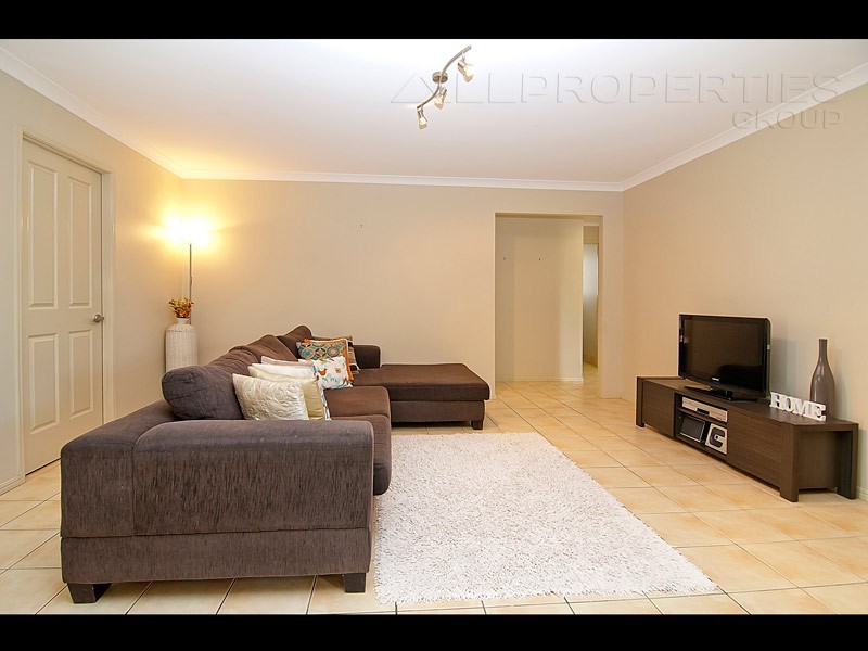 48 Newland Cres, Parkinson QLD 4115