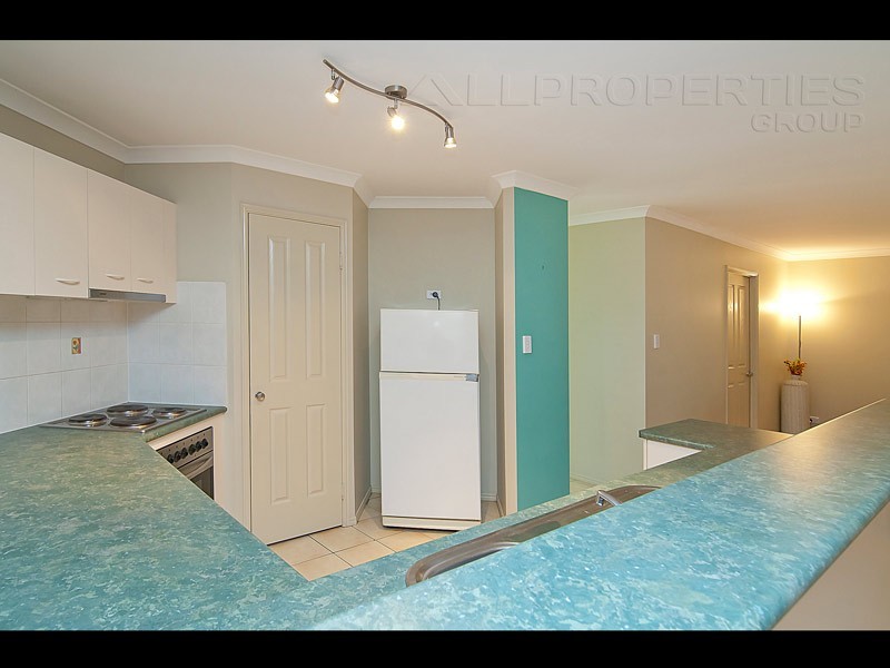 48 Newland Cres, Parkinson QLD 4115