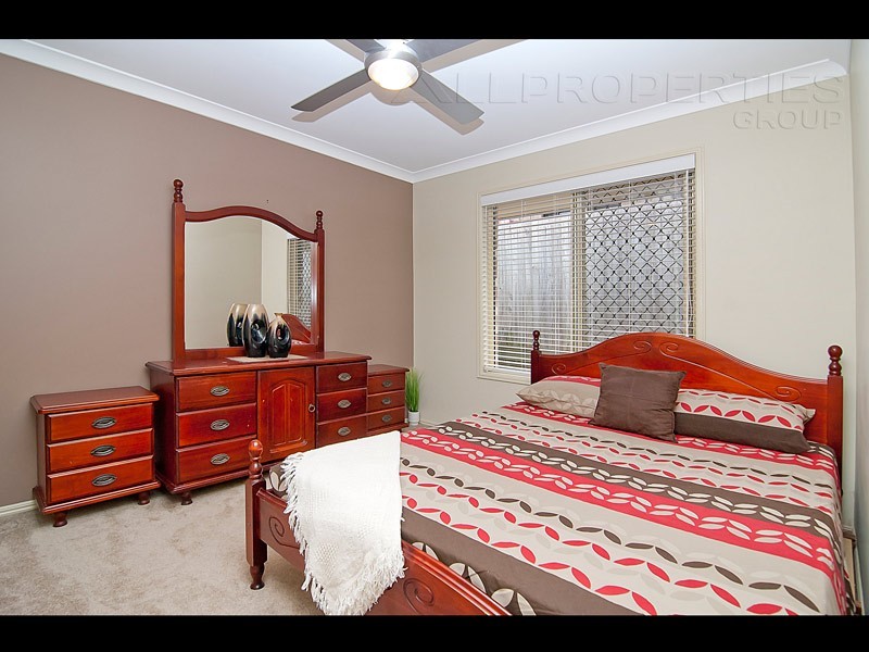 48 Newland Cres, Parkinson QLD 4115
