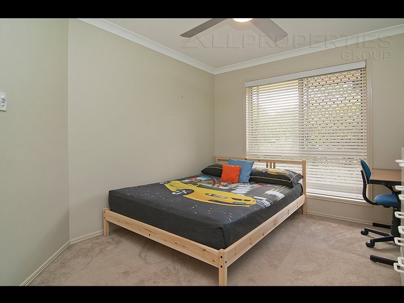 48 Newland Cres, Parkinson QLD 4115