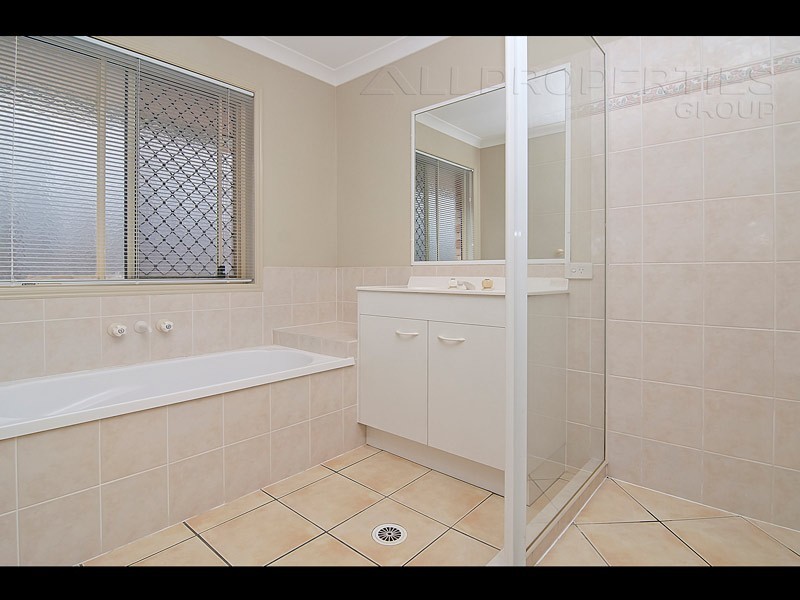 48 Newland Cres, Parkinson QLD 4115