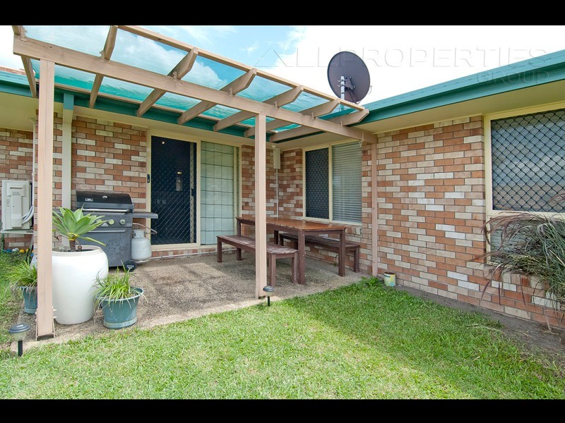 48 Newland Cres, Parkinson QLD 4115