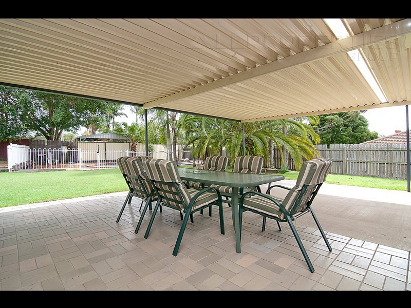 6 REGENCY DRIVE, Regents Park QLD 4118