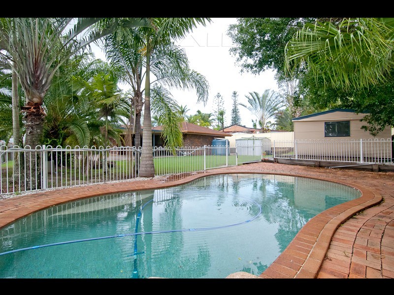 6 REGENCY DRIVE, Regents Park QLD 4118