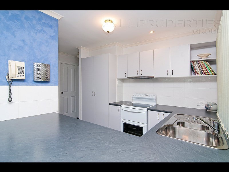 6 REGENCY DRIVE, Regents Park QLD 4118