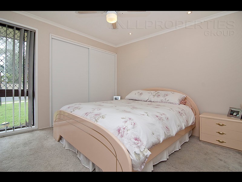 6 REGENCY DRIVE, Regents Park QLD 4118