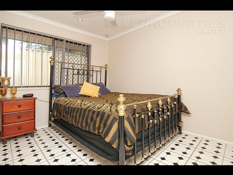 6 REGENCY DRIVE, Regents Park QLD 4118