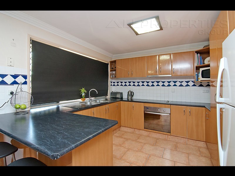 26 OWENS CRESCENT, Regents Park QLD 4118