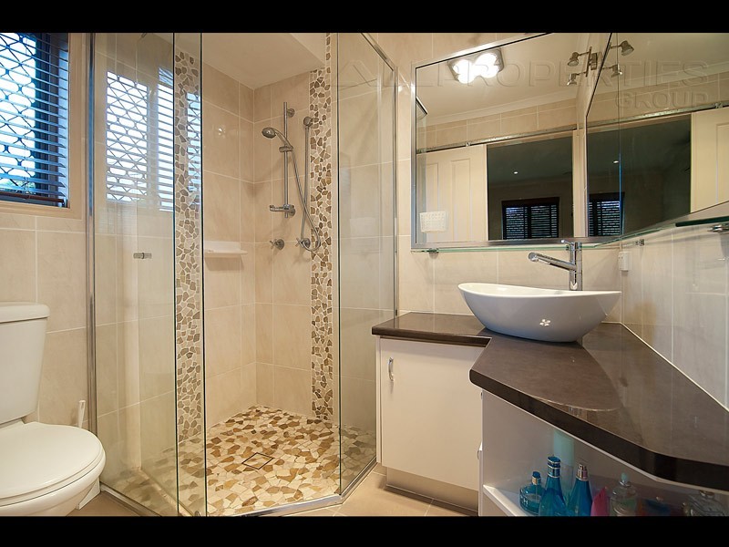 26 OWENS CRESCENT, Regents Park QLD 4118