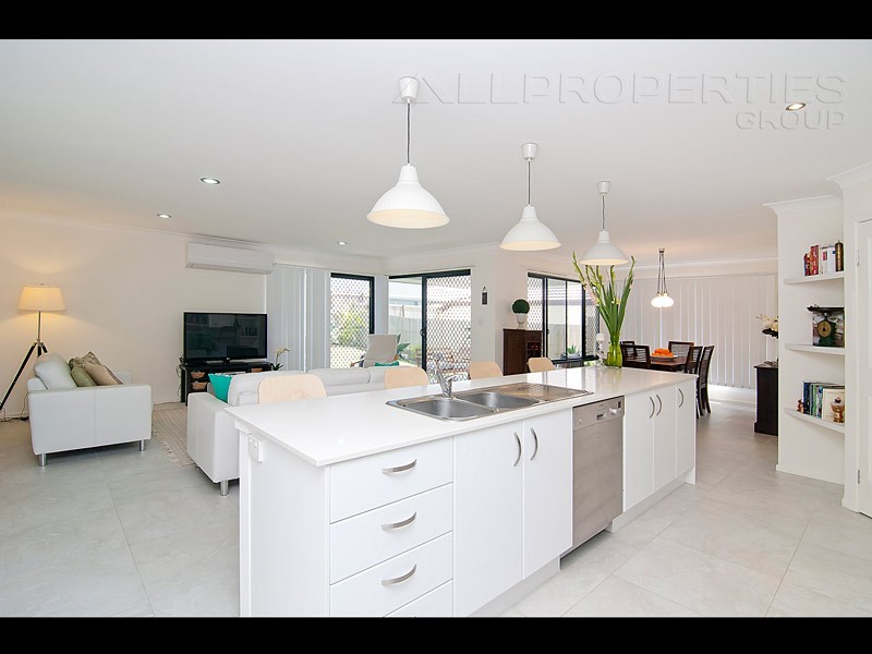 24 Colebrook Crescent, Doolandella QLD 4077