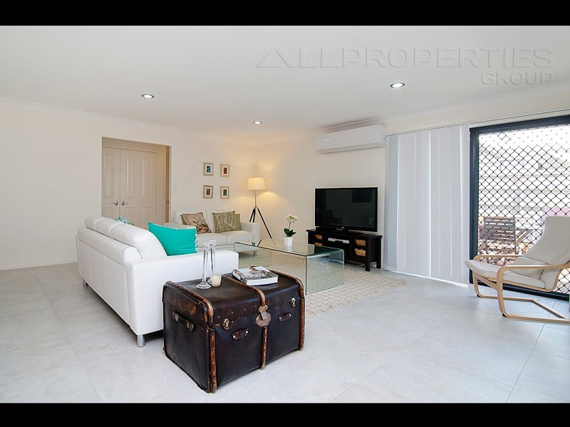 24 Colebrook Crescent, Doolandella QLD 4077