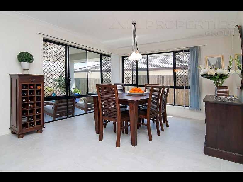 24 Colebrook Crescent, Doolandella QLD 4077