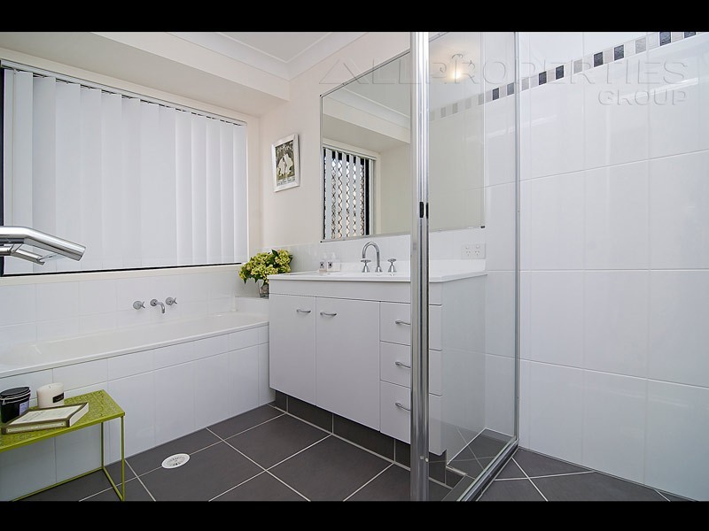 24 Colebrook Crescent, Doolandella QLD 4077