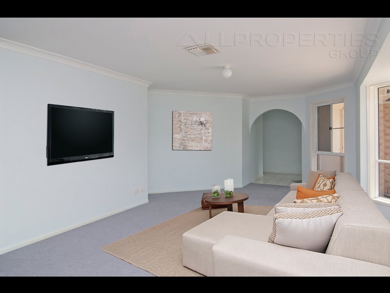 12 ARONIA COURT, Regents Park QLD 4118