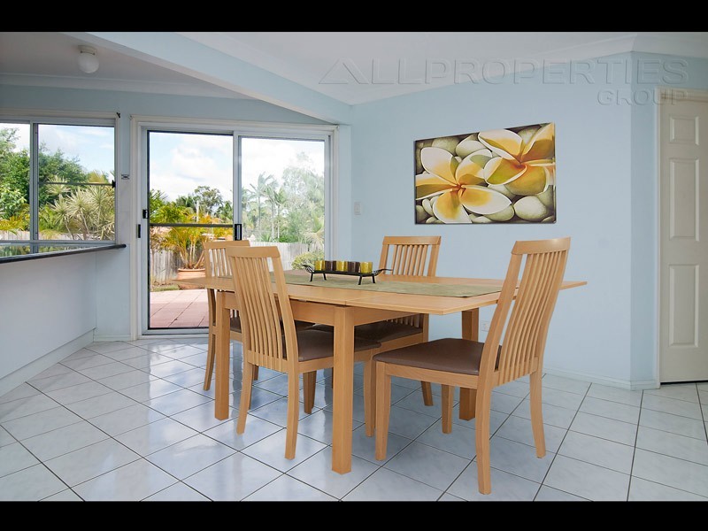 12 ARONIA COURT, Regents Park QLD 4118