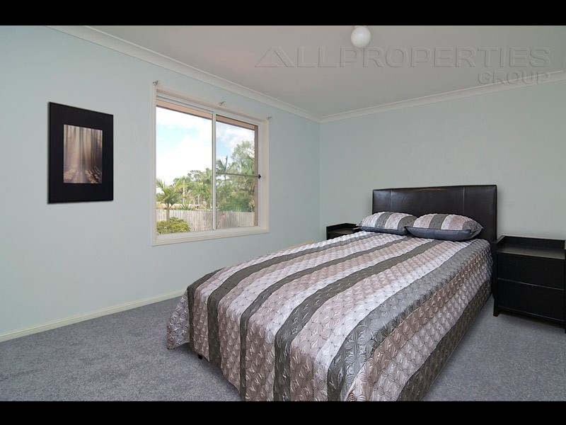 12 ARONIA COURT, Regents Park QLD 4118