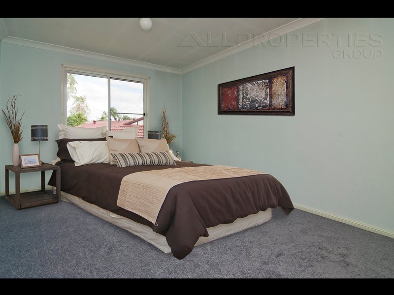 12 ARONIA COURT, Regents Park QLD 4118