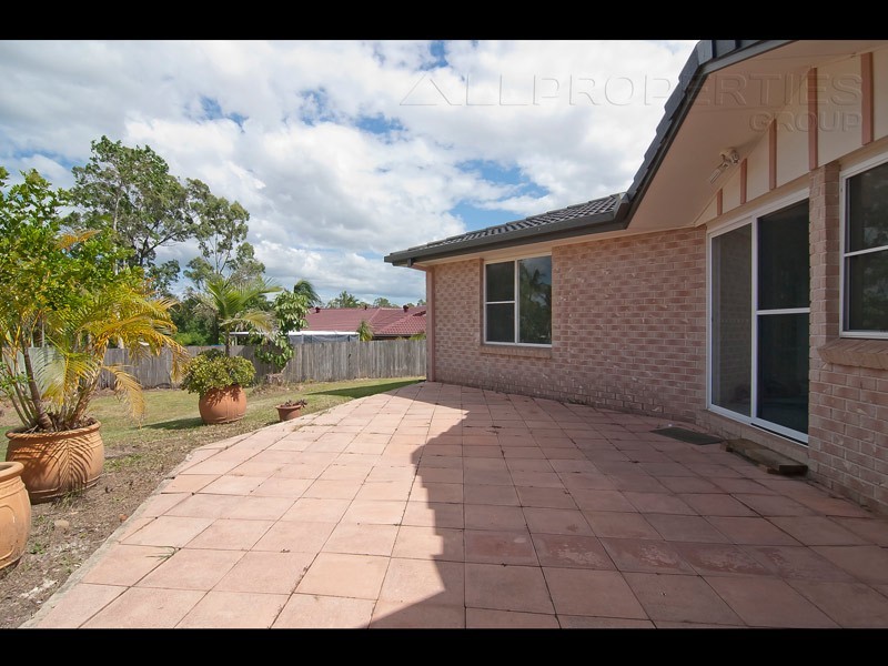 12 ARONIA COURT, Regents Park QLD 4118