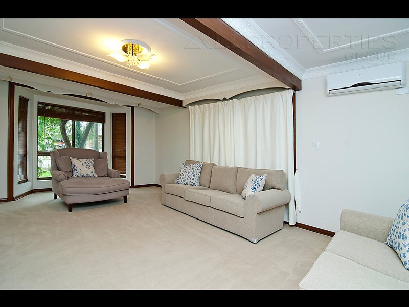9 HYDRABAD STREET, Regents Park QLD 4118